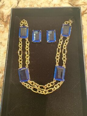 Heidi Daus NWT Fabulous set necklace and matching earrings Gold Blue